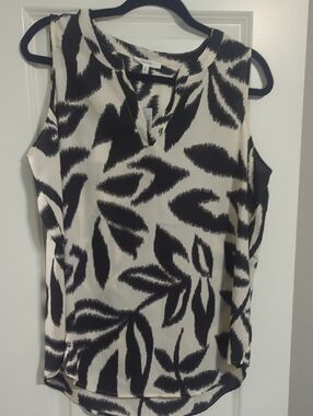 Maurices Black & White Sleeveless XL blouse